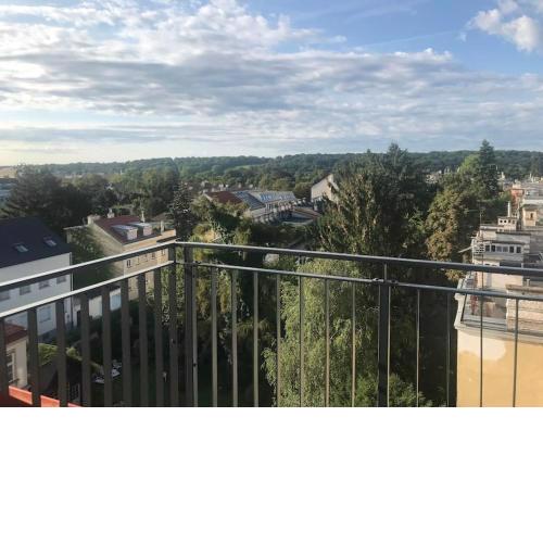 Großzügiges Dachterrassen-Appartment mit Klimaanlage und wunderbarem Ausblick