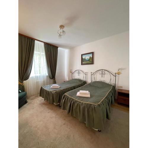 Gusarskiy Hotel and Apartment