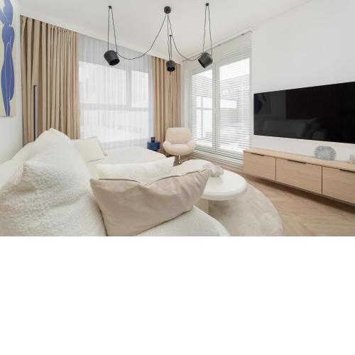 Gwiaździsta Elegant Apartment for 6 Guests with Balcony & Parking by Noclegi Renters