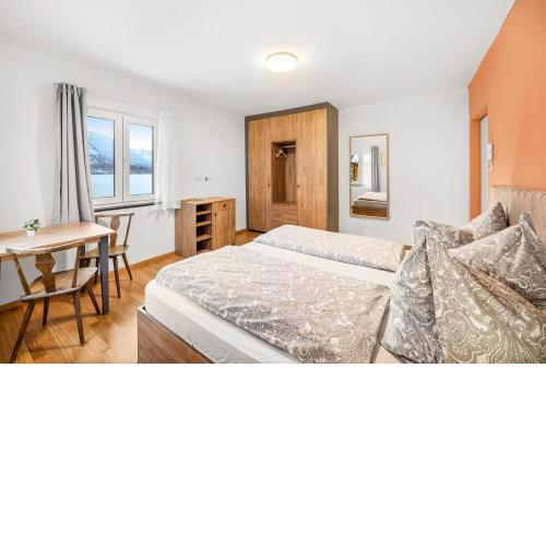 Hallstatt Lakeside Top 1