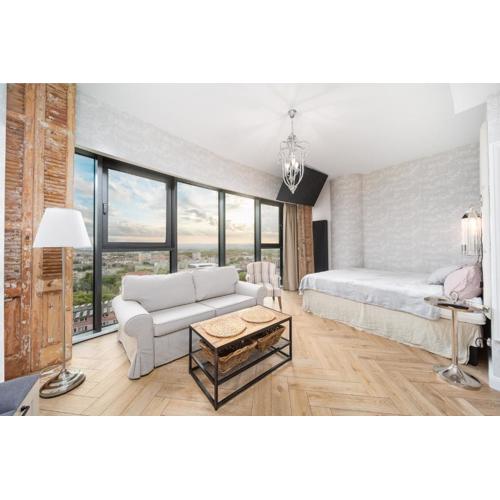 Hanza Tower Apartment no 1704 - 17th floor, swimming pool, jacuzzi, viewing terrace