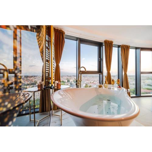 Hanza Tower GOLD-21 Deluxe 63m2 with Pool & Spa