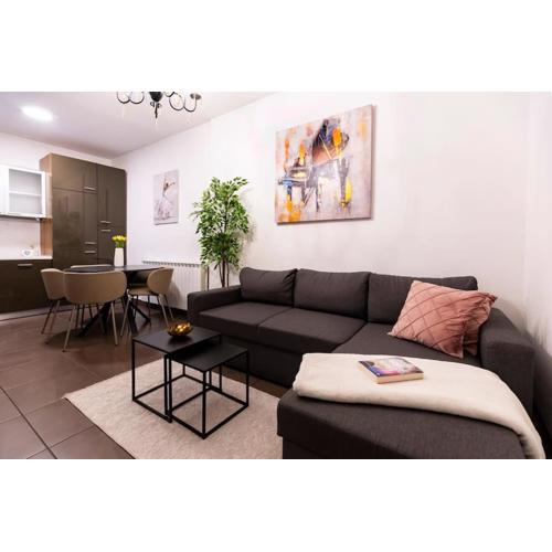 Harmony Retreat 2BDR APT, Center