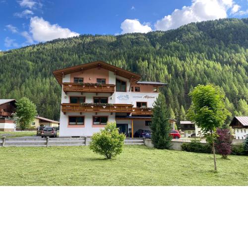Haus Alpina & Landhaus Schöpf