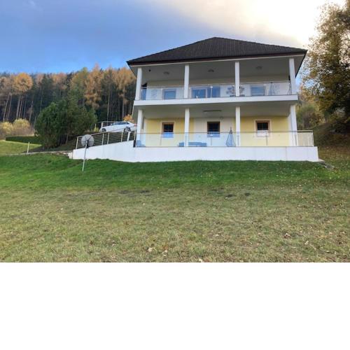 Haus am Fuße des Semmerings