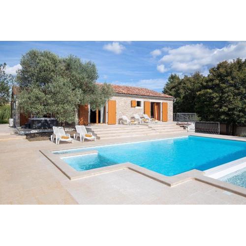 Haus in Bertoši mit privatem Pool