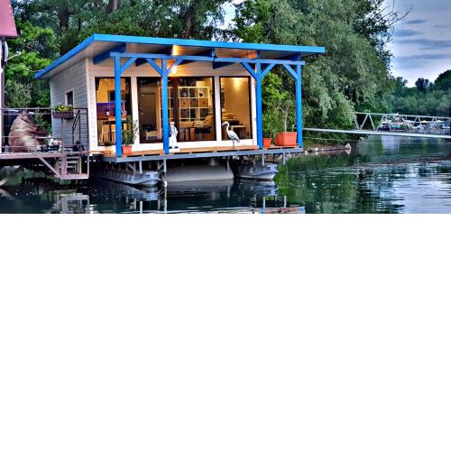 Hausboat "Život na vode"