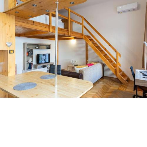 Heart 10 (40 m2 studio with free parking in court)