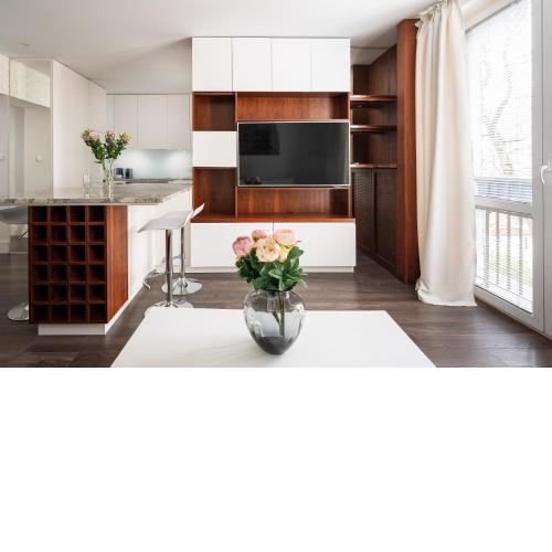 Heart of Warsaw 2BR Haven