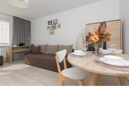 Heart of Warsaw Apartment Zielna by Noclegi Renters