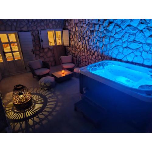 Hedonist Hvar with jacuzzi