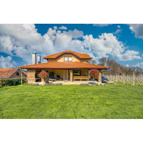 Hedonistic Vineyard Estate With Hot Tub - Happy Rentals