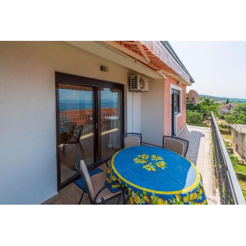 Helles Apartment nur 650 Meter zum Strand mit herrlichem Meerblick, privatem Balkon, Waschmaschine