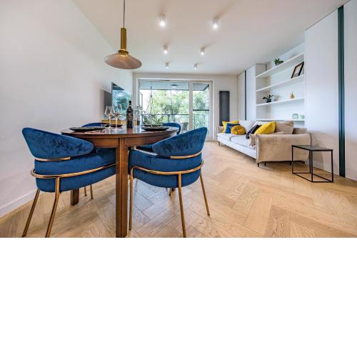 Hello Apartments Chmielna with private parking and balcony