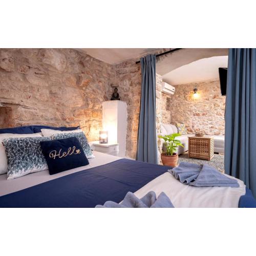Heritage Stone House Retreat -Free parking