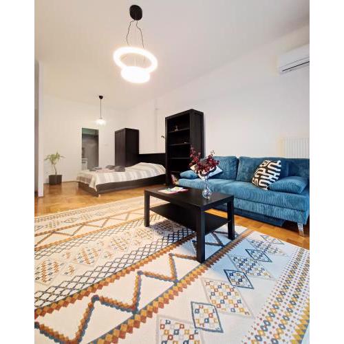 Hero's Square Apartment