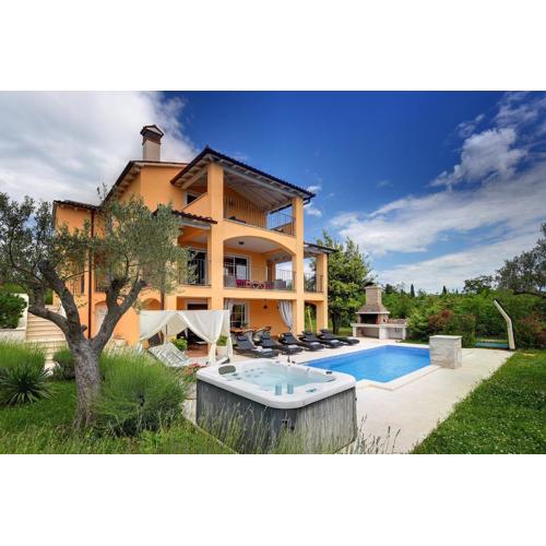 Herrliche Villa mit Pool, Whirlpool, Sauna, Fitnessraum,WiFi und nur 2 km vom Strand entfernt