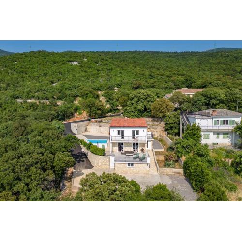 Hidden Pool House With Sea View - Happy Rentals