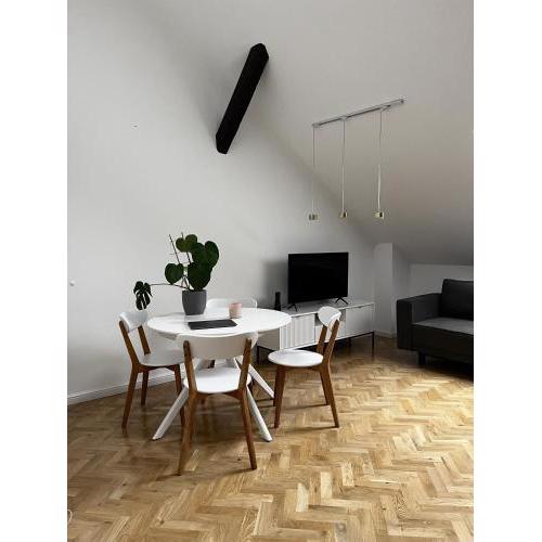 High Standard Room in Jewish District, Apartment Shared with Host