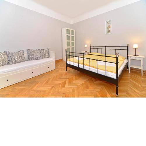 Historic Centre Apartments IV