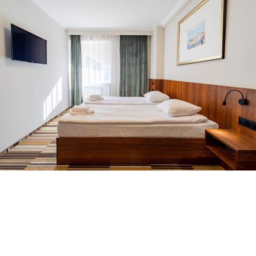 Hit Hotel