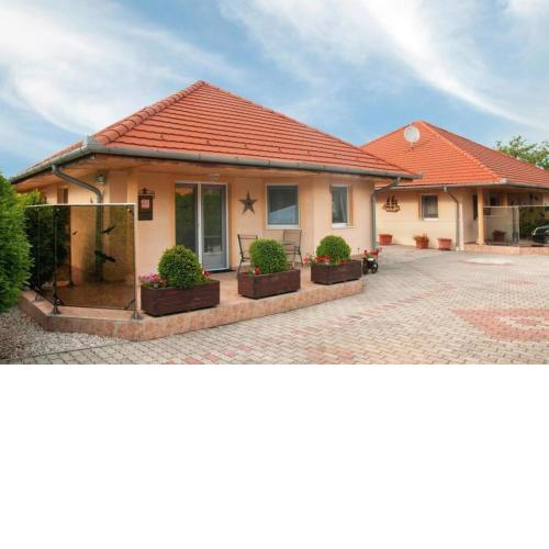 Hochwertiges Ferienhaus in Balatonberény mit Grill, Terrasse und Pool