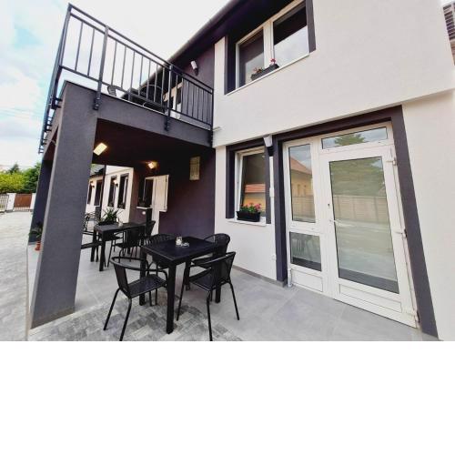 Holdudvar Apartman