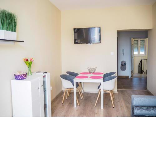 Holiday Apartmanház
