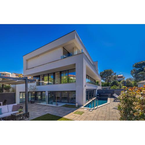 Holiday apartment AQUAVISTA with private pool