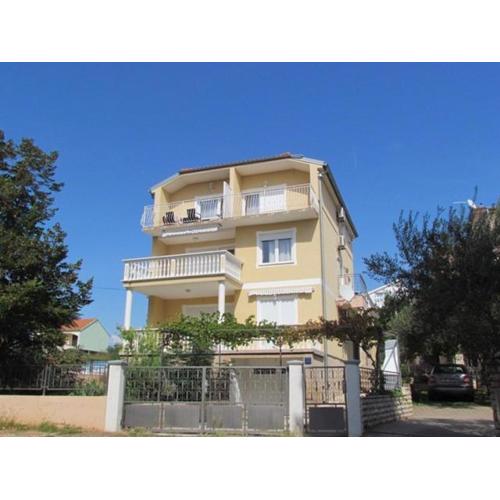 Holiday apartment in house Damir