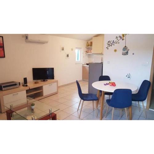 Holiday apartment in Tribunj with balcony, air conditioning, WiFi, washing machine 5040-1