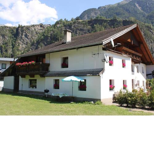 Holiday apartment near the ski bus stop