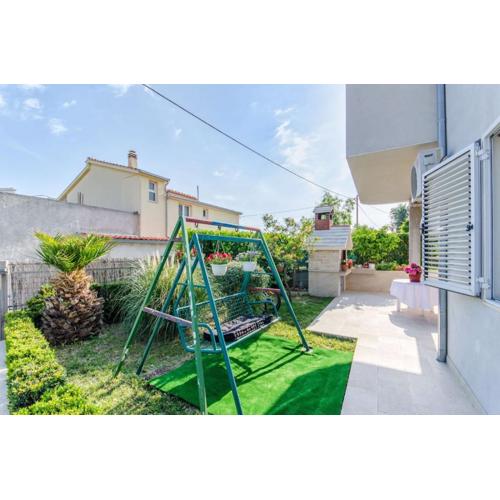 Holiday apartment with garden