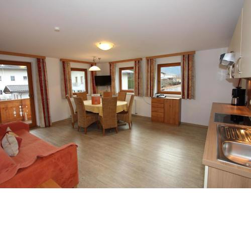 Holiday flat in Uderns near the ski area