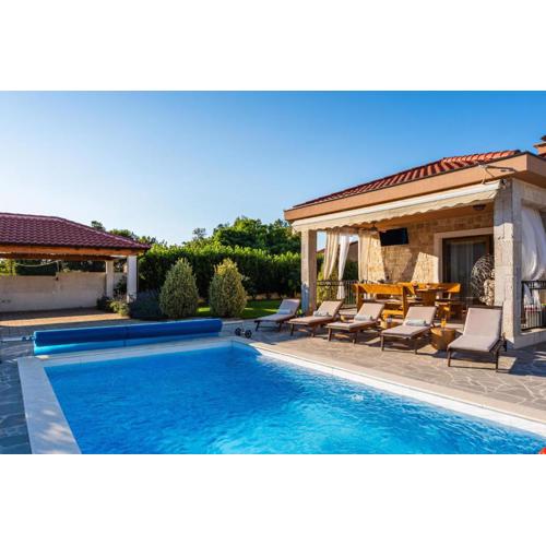 Holiday Home Beti with heated pool
