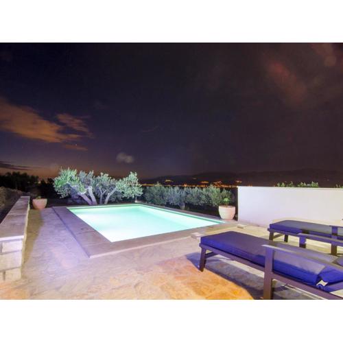 Holiday Home Bliss - Holiday Home with Outdoor Pool and Sea View ST