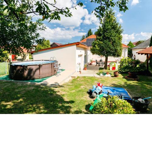 Holiday Home Cherry by Interhome