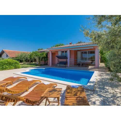 Holiday Home Cherry by Interhome