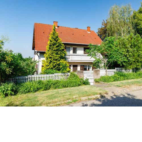 Holiday Home Dahlia by Interhome