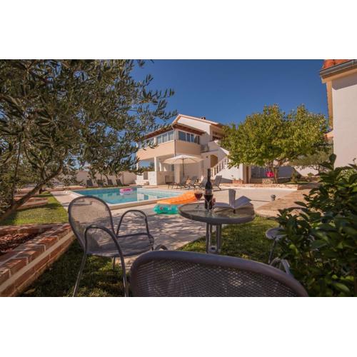 Holiday home Dinko