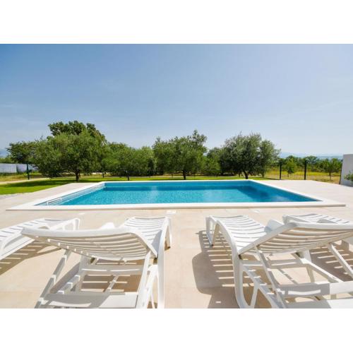Holiday Home Elena by Interhome