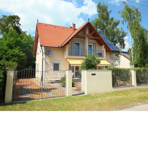 Holiday Home Freesia by Interhome