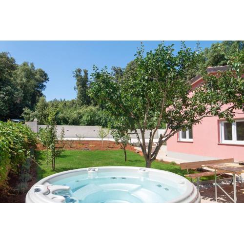 Holiday Home Hana-Stunning peninsula- with Hot Tub