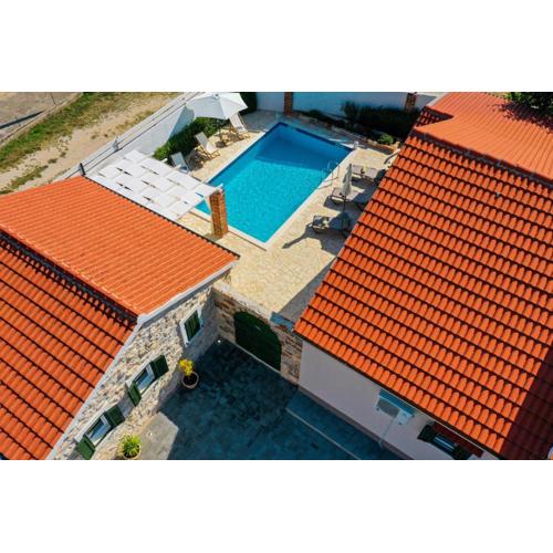 Holiday Home Ikka with swimming pool