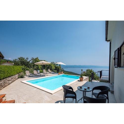 Holiday Home in Icici with Seaview, Balcony, Air condition, WIFI (4683-1)