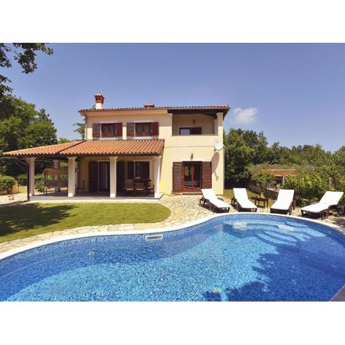 Holiday Home in Medulin with Pool
