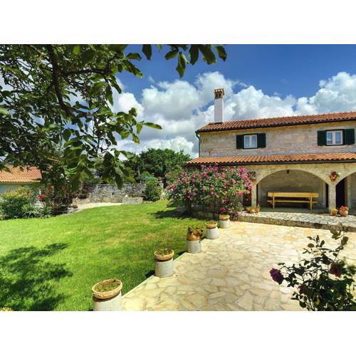 Holiday Home in Rojnici with Pool