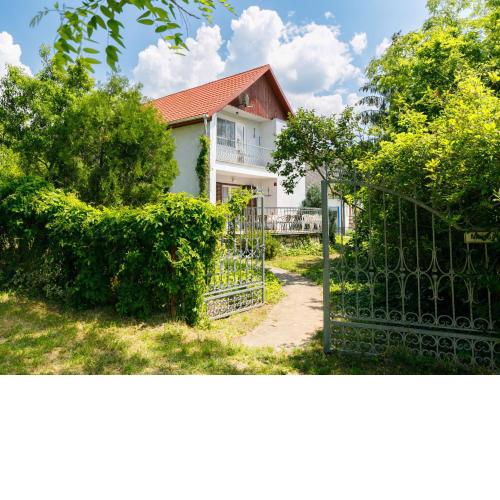 Holiday Home Iris by Interhome