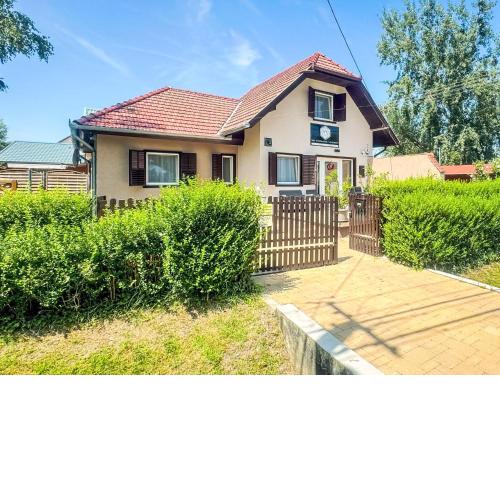 Holiday Home Iris by Interhome