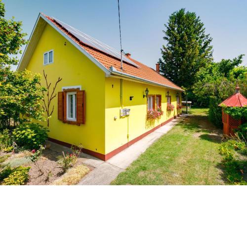 Holiday Home Julia by Interhome
